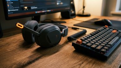 Gaming headset and mechanical keyboard setup for low-latency Discord voice chat