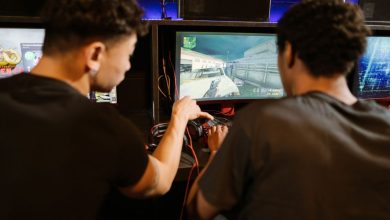 Comparing gaming monitor response time and high refresh rate in settings menu