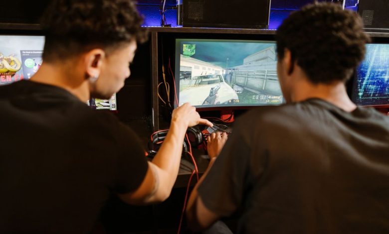 Comparing gaming monitor response time and high refresh rate in settings menu